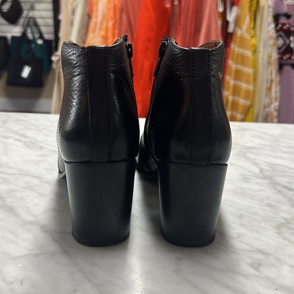 Frye Black Leather Nora Zip Short Ankle Bootie Size 9 - Picture 2 of 12